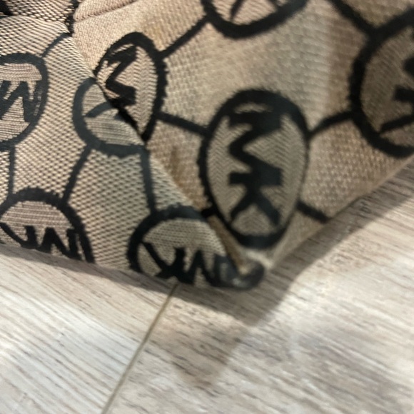 Authentic Large Michael Kors bag - Picture 11 of 16
